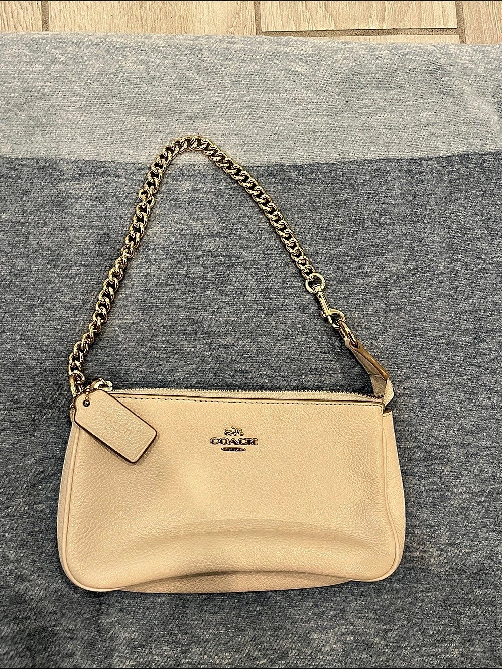 Coach Chain Shoulder Bag in Cream